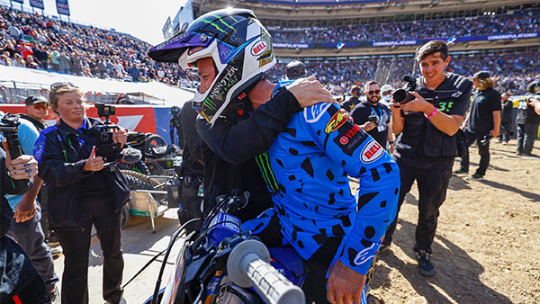 Eli Tomac hugging a team member