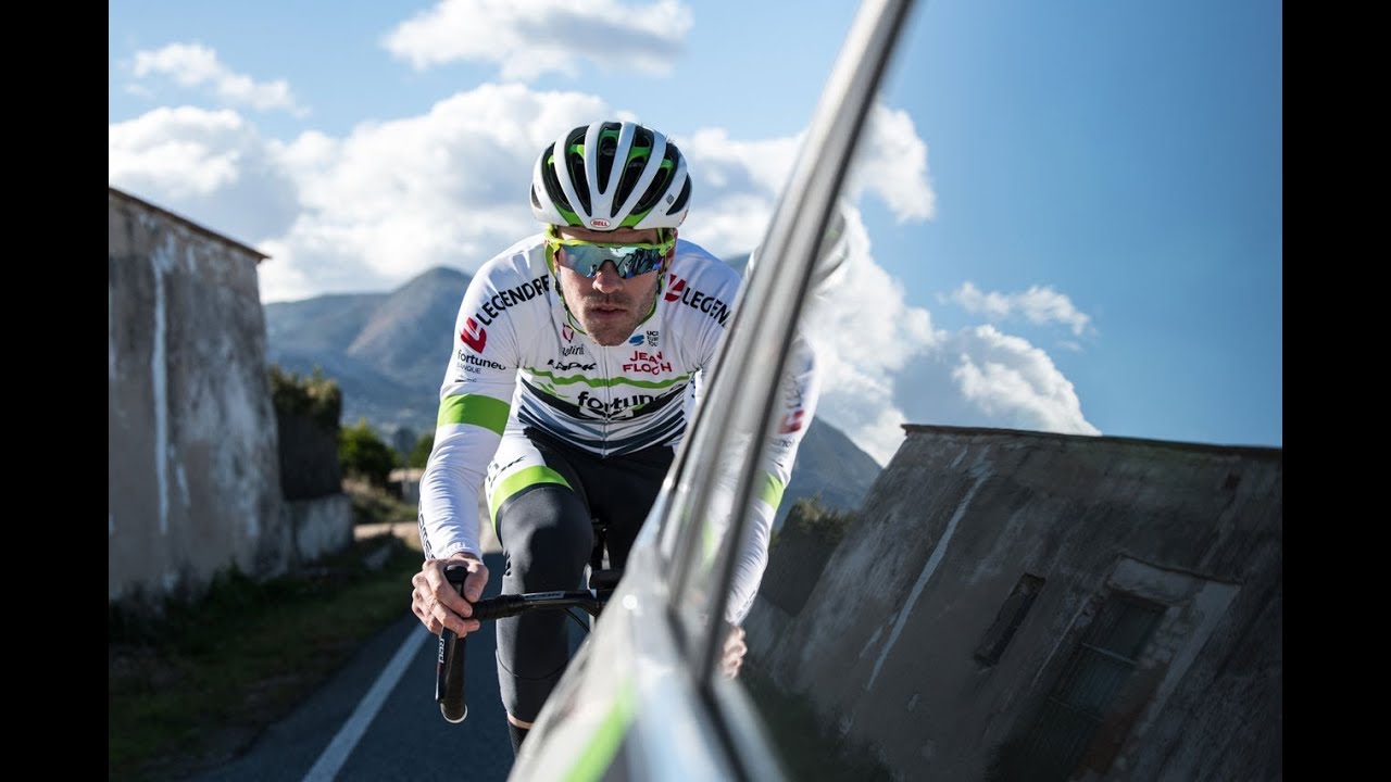 Bell jumps back into professional road cycling with Fortuneo-Samsic